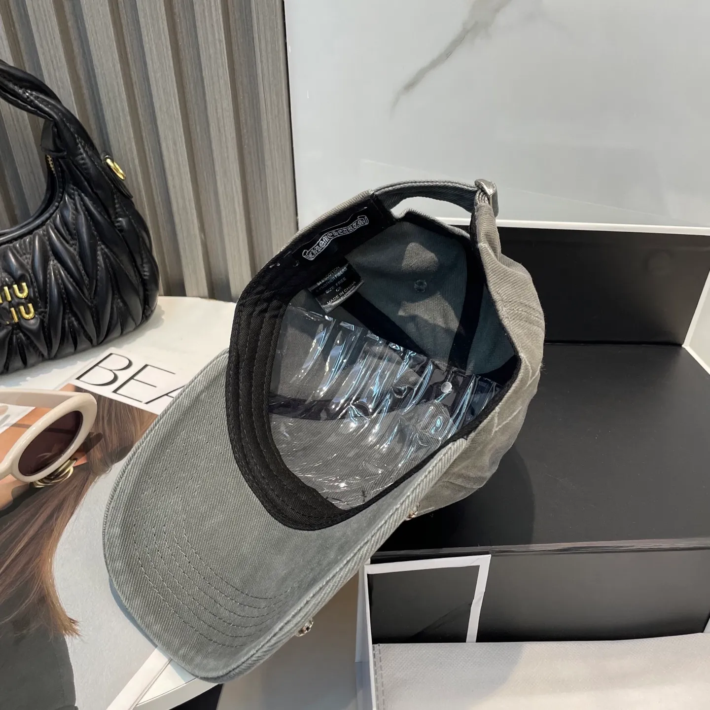 P80 Crow Heart 🆕🆕25 new baseball cap, personalized fashionable classic cross logo, casual with a cool feeling, unisex style, same style for men and women! Very easy to match! Head circumference: 56-58cm is available